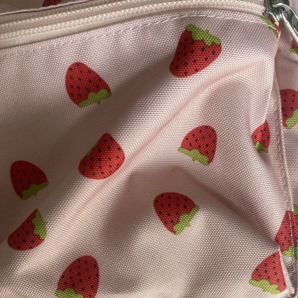 JanSport Big Break LunchBag Strawberry Shower Print Insulated Lunch Bag NWT